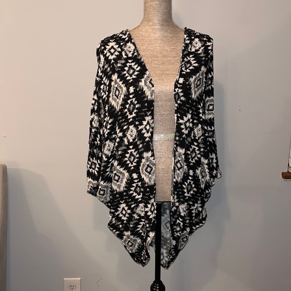 Cotton On Black & White Aztec Kimono size Medium - Picture 1 of 4